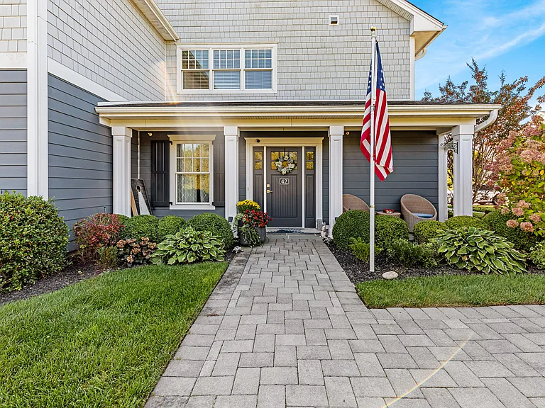 42 Village Green Dr — Photo 1