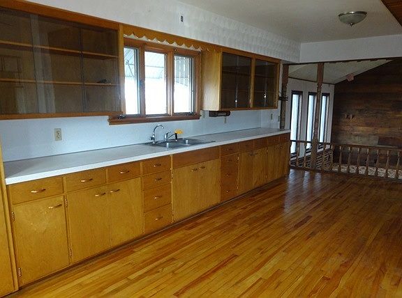 3rd image of 32765 840th St