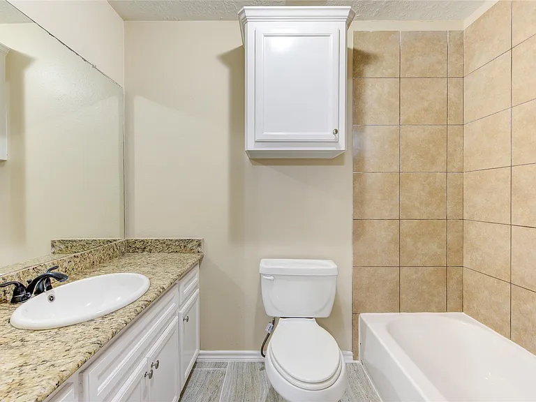605 Center St #B — Photo 26
