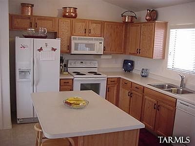3rd image of 2224 E Calle Sierra