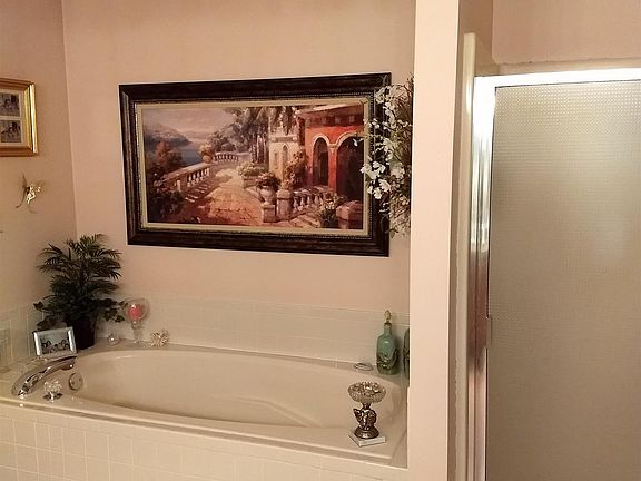 4th image of 100 Shady Ln