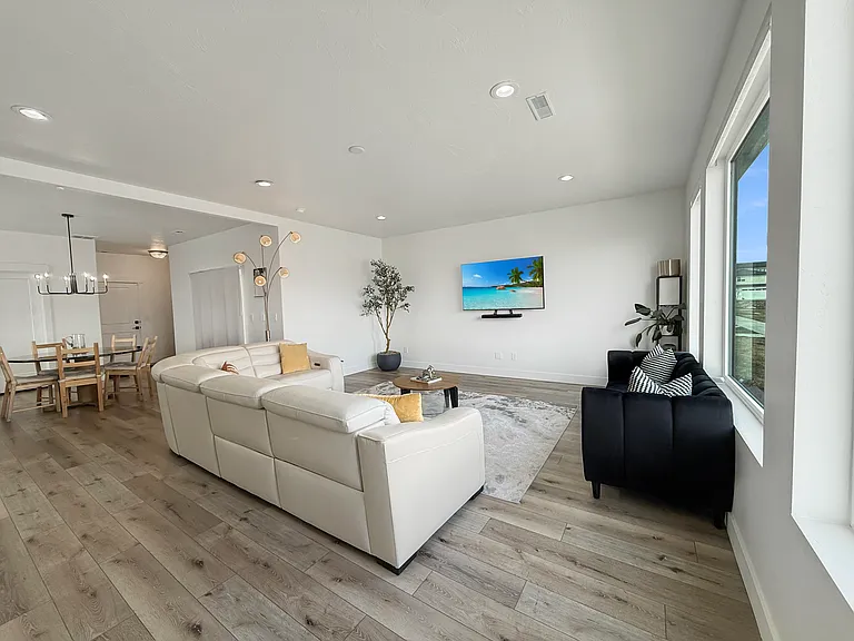 617 S 1080 W — Photo 3