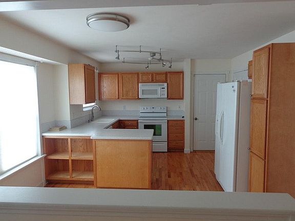 2nd image of 250 Golden Pond Ave