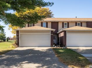 5944 Crow Valley Park Dr, Davenport, IA 52807