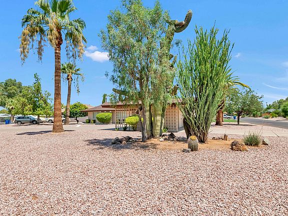 4th image of 601 S Revolta Cir