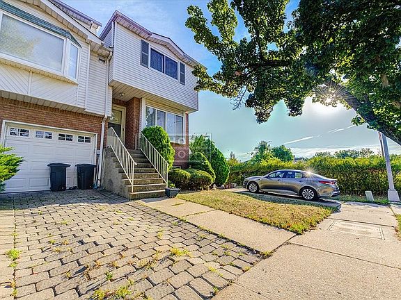 3rd image of 224 Kirshon Ave