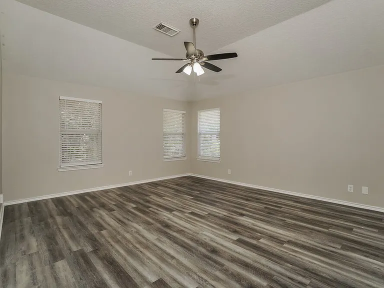 204 Nandina Ct — Photo 9