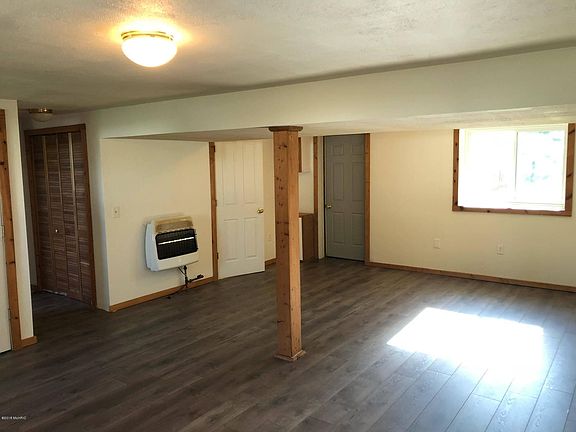 2nd image of 318 Greenwood Ct