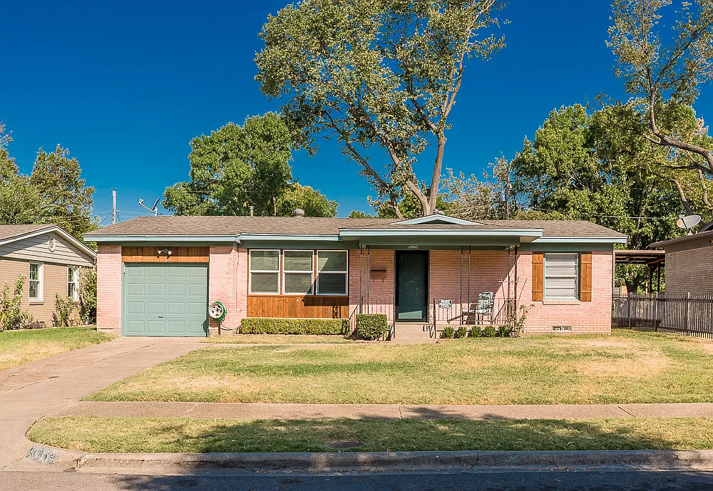 3 bed, 1152 sqft, $1,975 — Photo 1