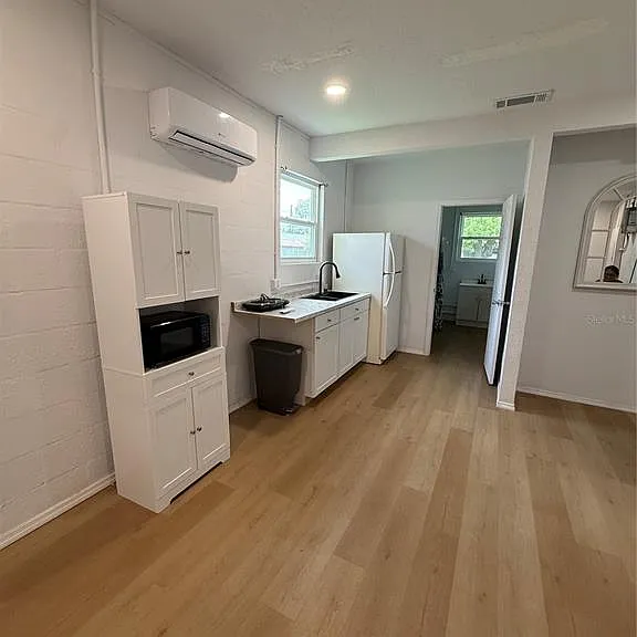11213 SE 53rd Ct — Photo 3
