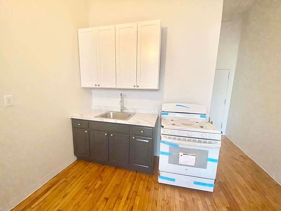 3rd image of 248 McKibben St #4UI