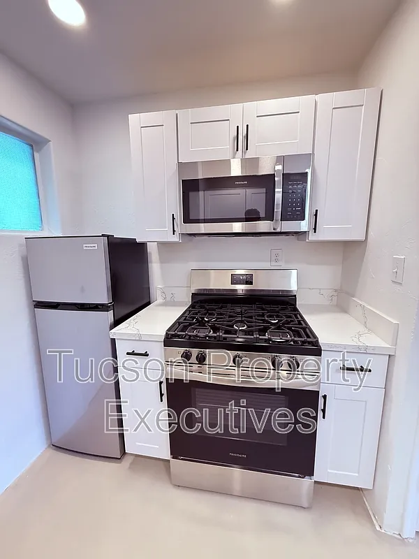 Studio, 1.0 bath, 400 sqft, $725 — Photo 1