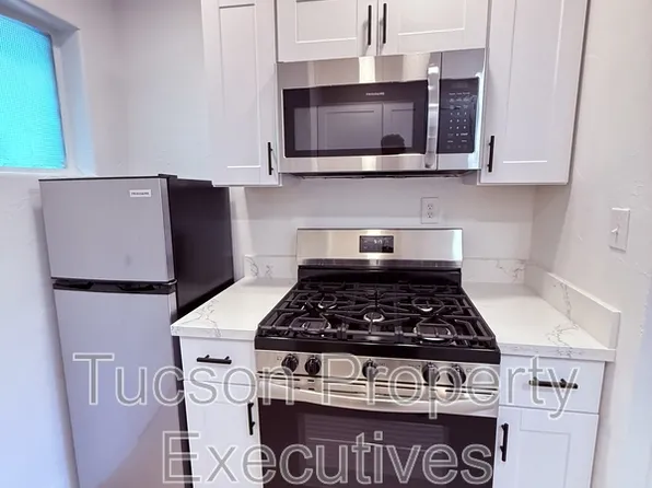 810 N Alvernon Way, Tucson, AZ 85711