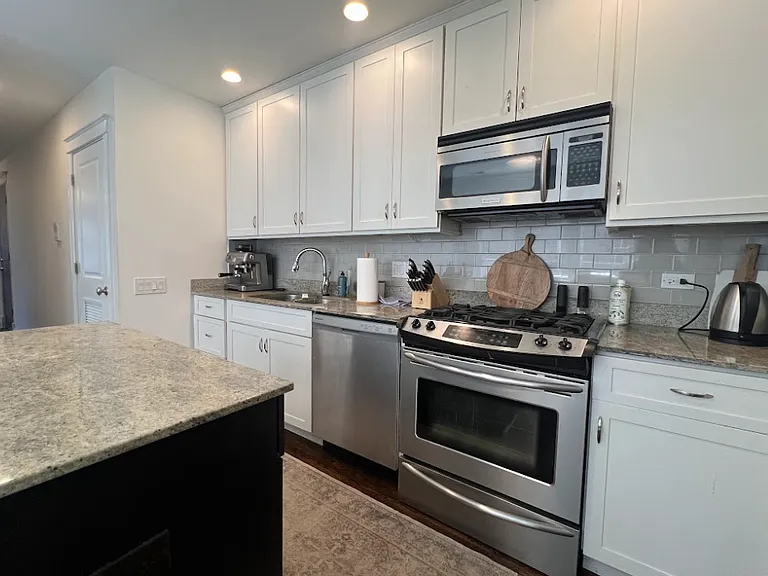 3647 N Wilton Ave #3 — Photo 11