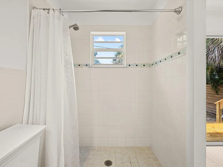 705 SE Stypmann Blvd — Photo 12