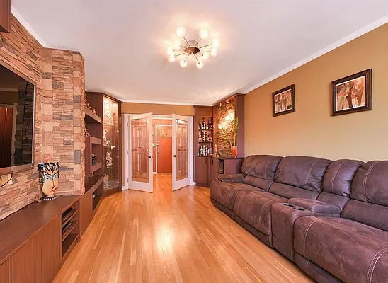 Sold by Remax Edge | media 1