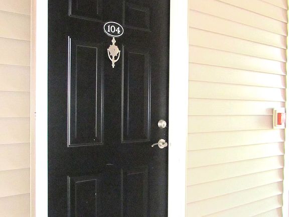 3rd image of 19617 Galway Bay Cir APT 104
