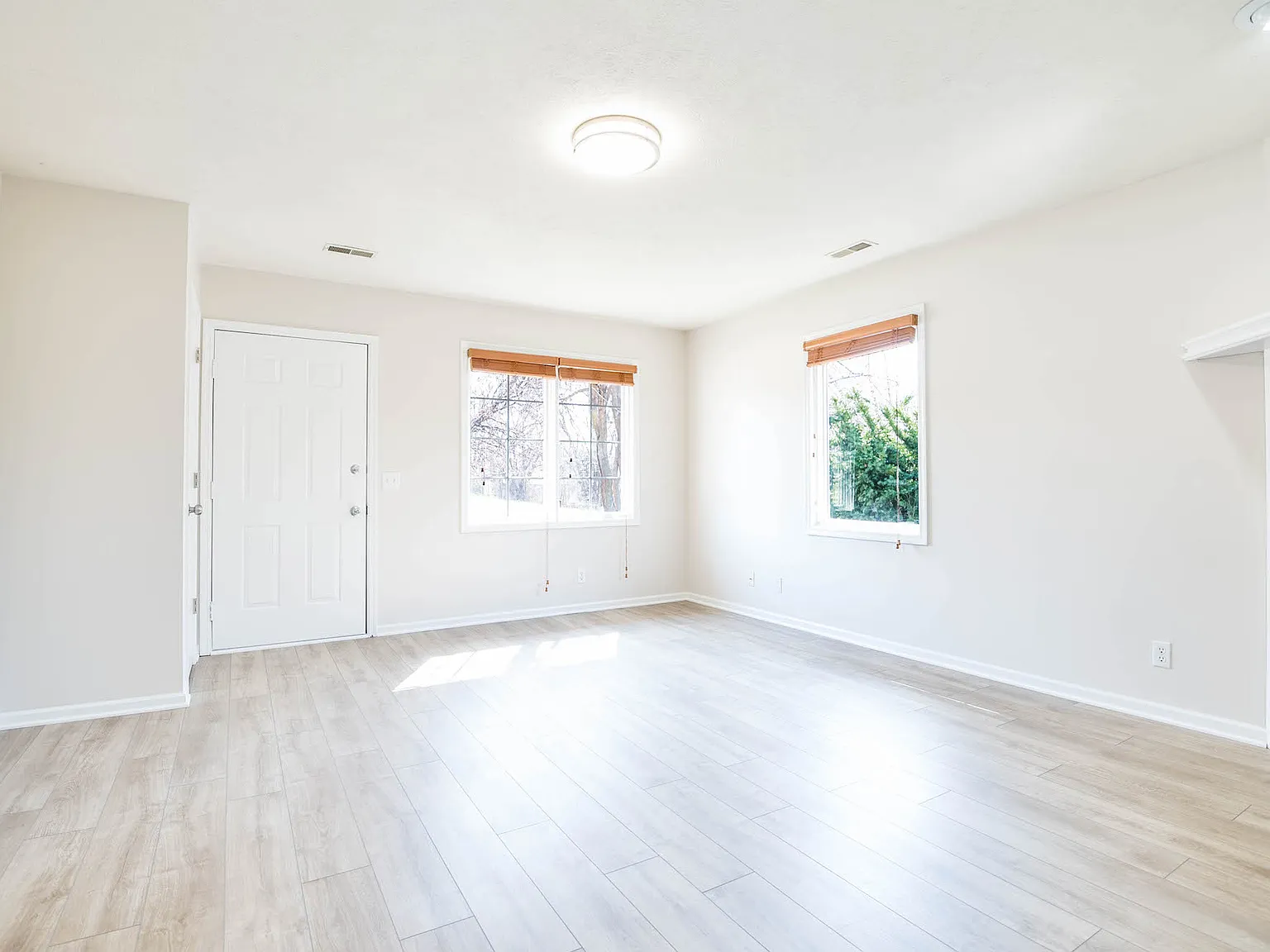 2 bed, 1100 sqft, $1,500 — Photo 3