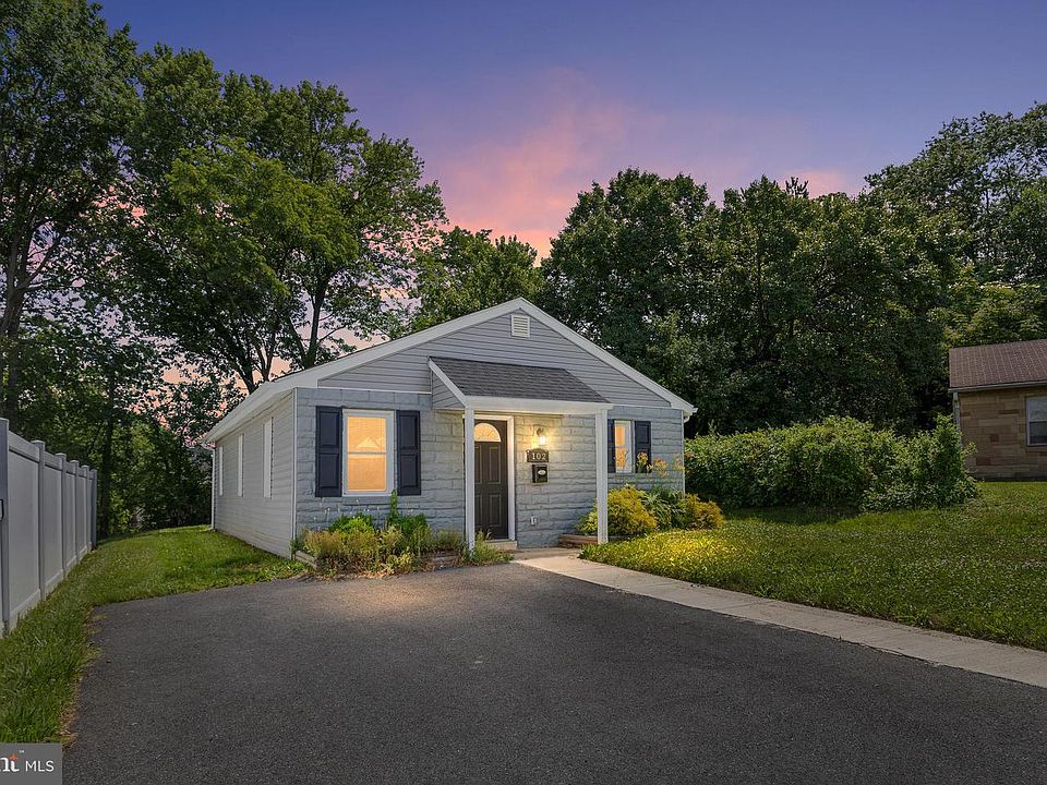1st image of 102 Oval Cir