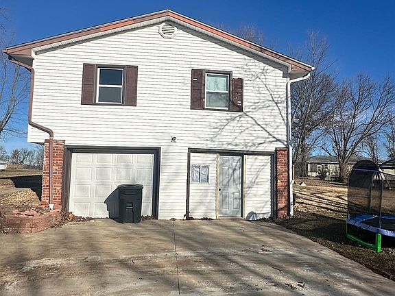 4th image of 137 NE 1261st