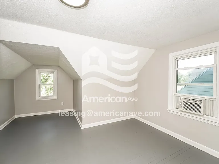 1115712_012_bedroom_12.jpg