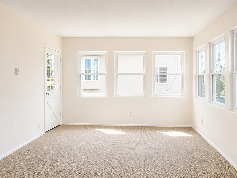 2724 Strandway — Photo 3