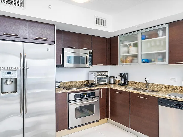 41 SE 5th St #1202 — Photo 8