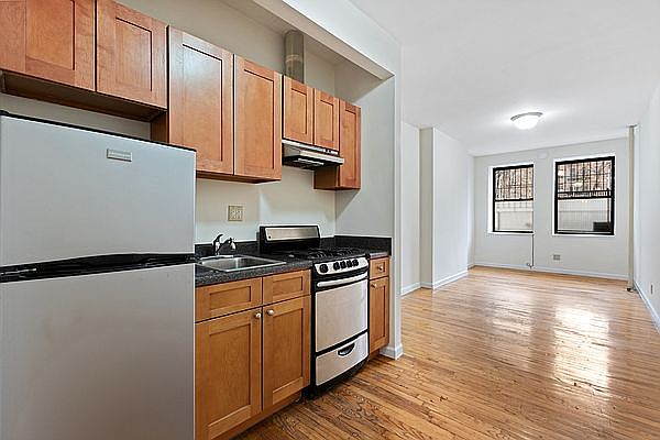 1st image of 109 E 2nd St APT 1B
