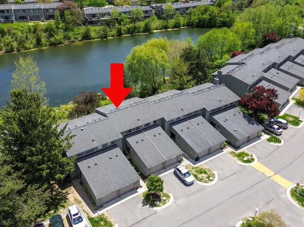 740 Peninsula Ct, Ann Arbor, MI 48105