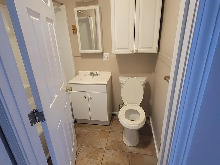 6105 Franklin Ave #B — Photo 1