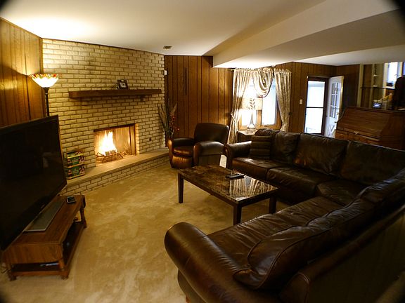 3rd image of 22804 Lakeshore Dr