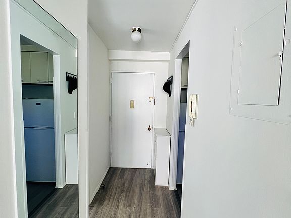 4th image of 350 W 50th St APT 4CC