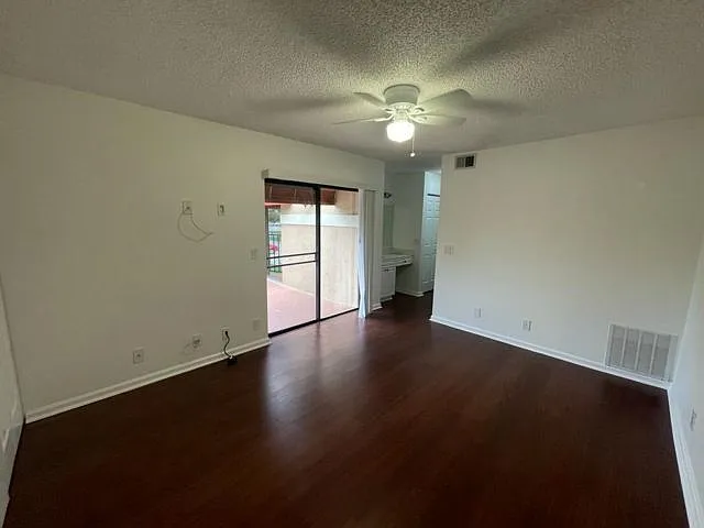3 bed, 3.0 bath, $2,700 — Photo 4
