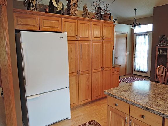 5th image of 835 22nd St SE
