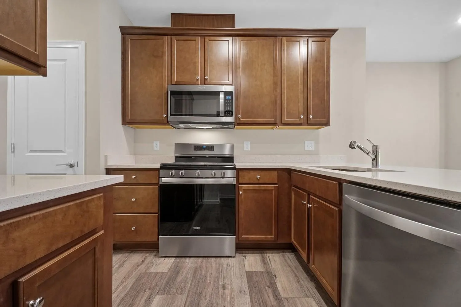 2 bed, 1004 sqft, $3,200 — Photo 2