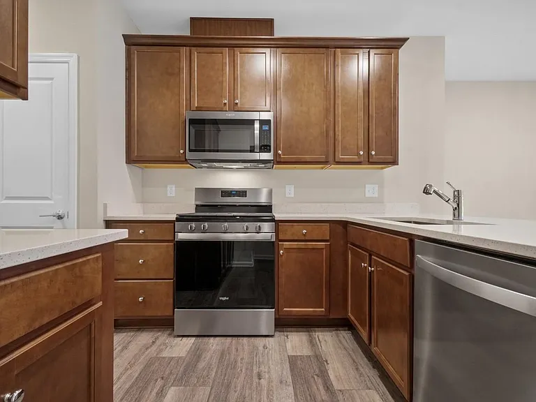 8 Jessica Ln #12103 — Photo 2