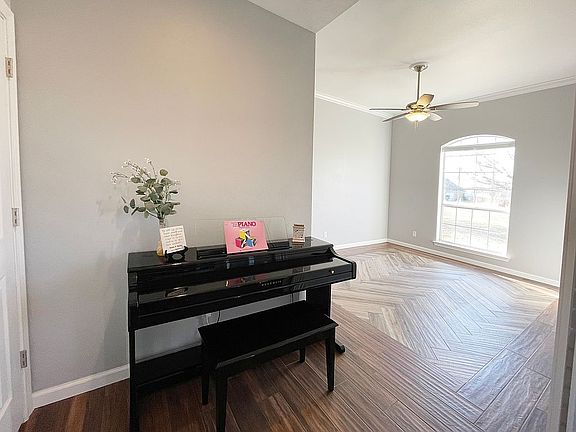 5th image of 7831 Mavis Ave