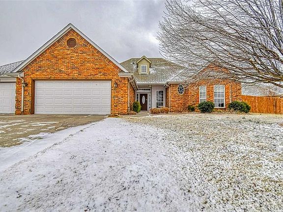 2nd image of 3520 Estate Dr