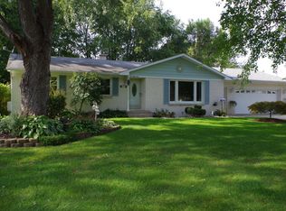 1061 Maplewood Dr, Jenison, MI 49428