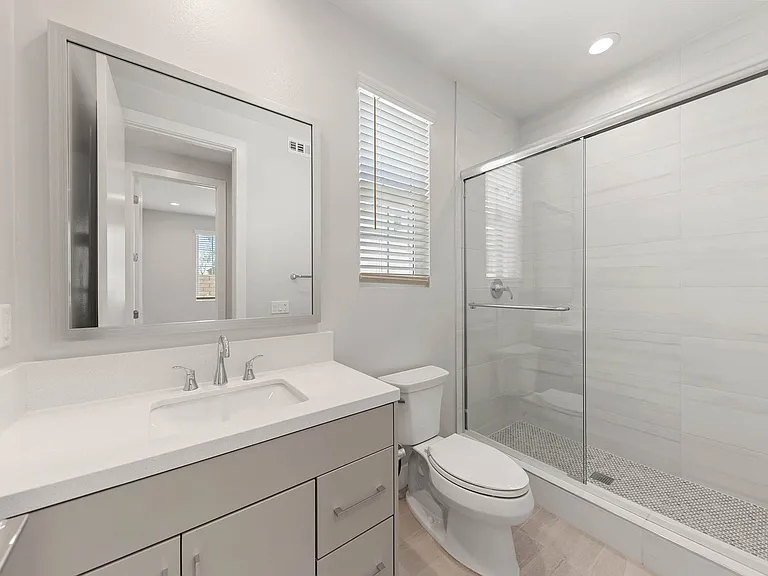 585 Patten Ave — Photo 11