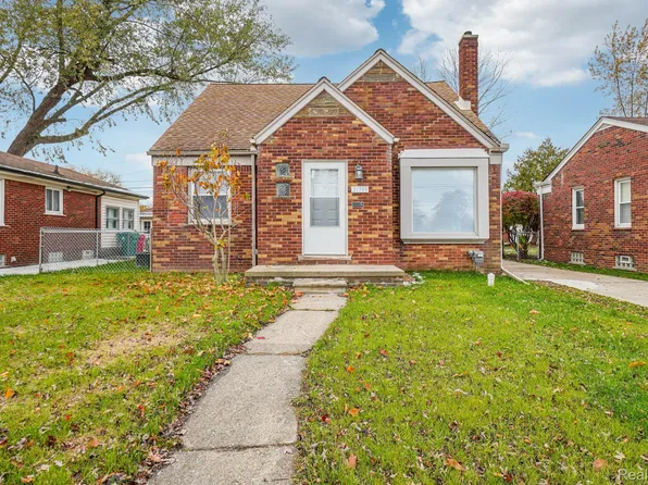 21799 Wilmot Ave, Eastpointe, MI 48021