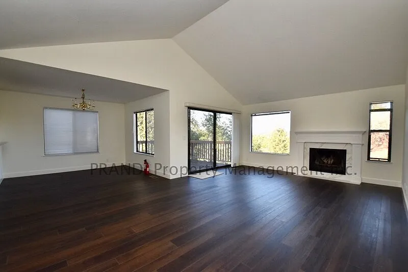 3 bed, 2.5 bath, 1740 sqft, $4,875 — Photo 4