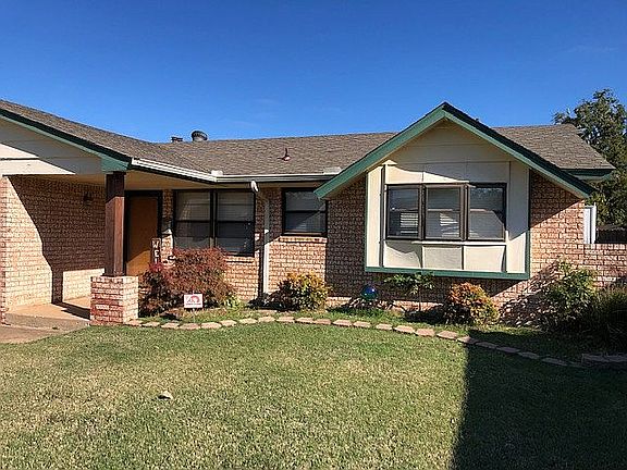 3rd image of 833 N Windermere Dr