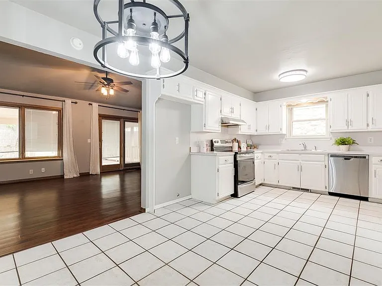 320 Elwood Dr — Photo 10