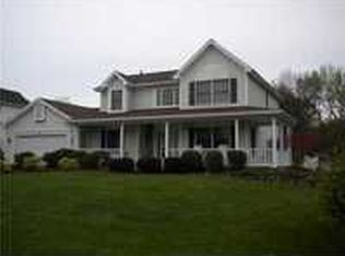47 Walnut Hill Dr, Penfield, NY 14526
