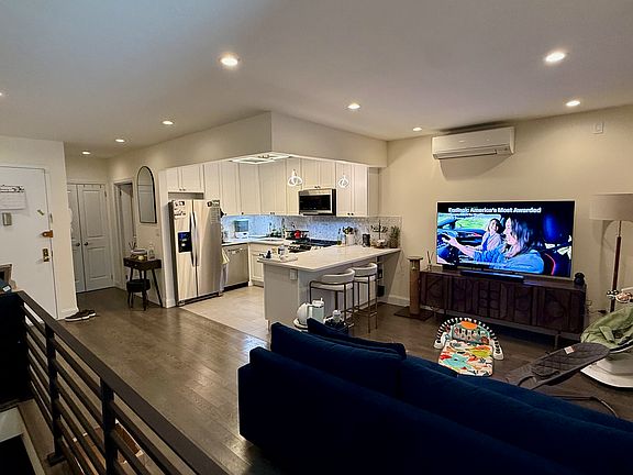 2nd image of 302 W 90th St