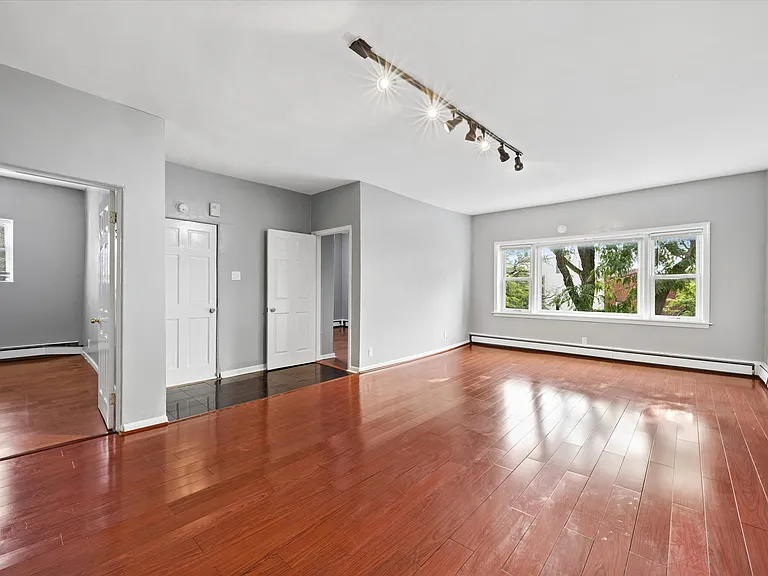 702 S Carpenter St #3 — Photo 4