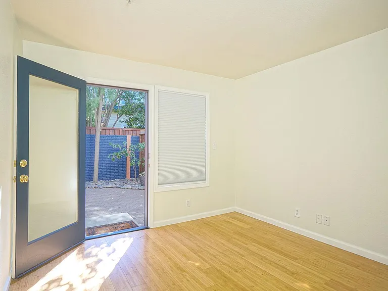 558 Driscoll Pl — Photo 31