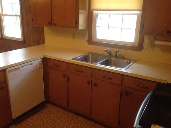 4th image of 322 Valley Dr