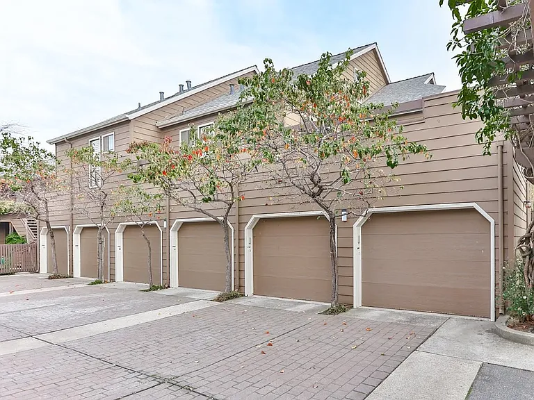 1135 Shoreline Dr — Photo 23